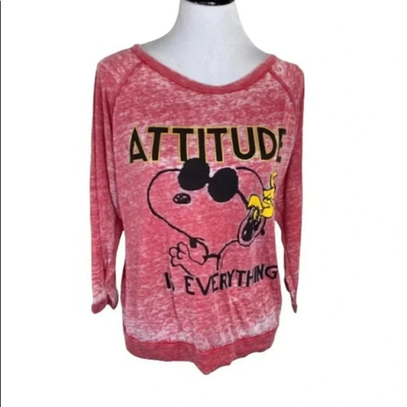 Peanuts L red Snoopy ATTITUDE IS EVERYTHING top‎ - Picture 1 of 6